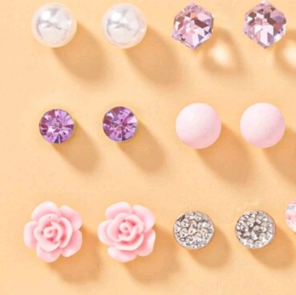 6 pairs of earrings